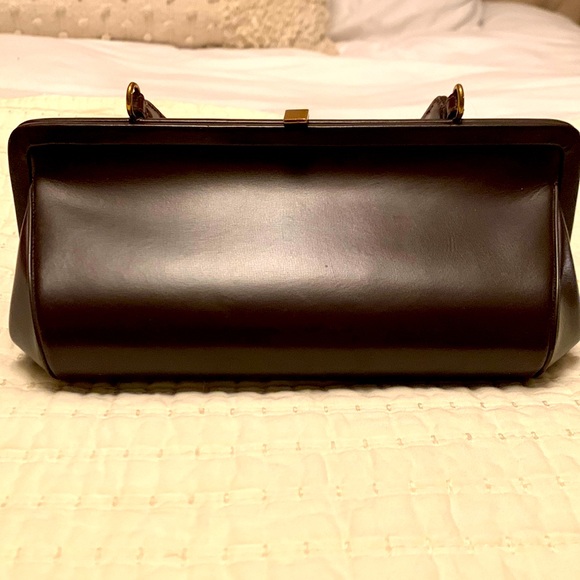 Innue Handbags - Vintage Waldman black leather purse with gold lock closure.